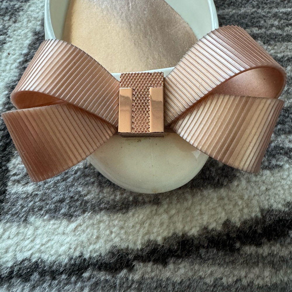Ted Baker White Patent Leather Flats with Rose Gold Bow - Picture 5 of 7